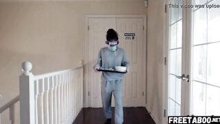 Housewife Scarlit Scandal Fucks The Delivery Dude While Hubby Is