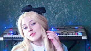 Alice Fucks her Snatch with White Rabbit Carrot inside Wonderland - Spooky Boogie Cosplay