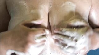 Je Lave Mes Bon Gros Seins Naturel
