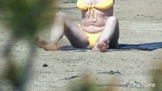 Milf Undresses on the Beach Thinking that no 1 Sees her