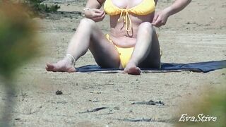Milf Undresses on the Beach Thinking that no 1 Sees her