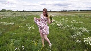 Blonde Vulgar inside Nature and Finger Fuck inside the Field