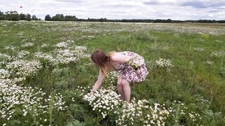 Blonde Vulgar inside Nature and Finger Fuck inside the Field