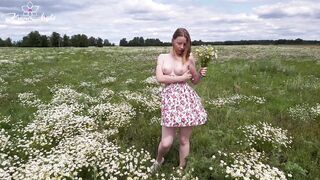 Blonde Vulgar inside Nature and Finger Fuck inside the Field