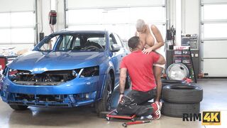 RIM4K Rim Job Turned the Vehicle Mechanic on and he was Ready for more