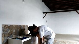 I boned the maid while she washes