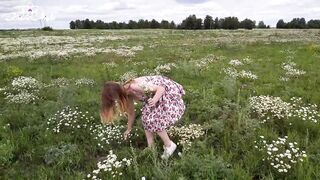 Blonde Lusty into Nature and Jerk Off into the Field