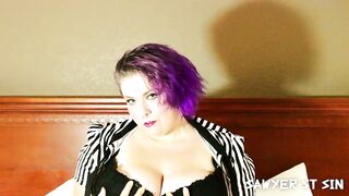 Gothic cougar Gets Naked for you