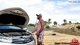 CONSERTEI CARRO COM DEFEITO ELA MIM PAGOU COM MUITO SEXO