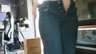 Step Cougar Lets the Young Geeks Plowed her 4K - Joyliii