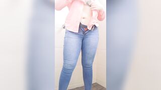 Beauty Secretaria Mexicana Hispanic Culo Gordo Quitándose La Ropa En El Baño De Su Oficina Amateur