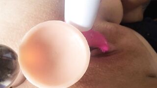 MULTI-PENETRATION, FILLED WITH SEX TOYS! QUEEFING AND CUMMING! CLOSE UP ON VAGINA AND BUTT