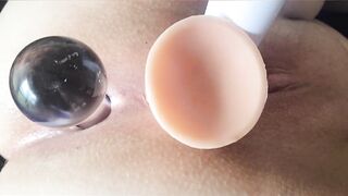 MULTI-PENETRATION, FILLED WITH SEX TOYS! QUEEFING AND CUMMING! CLOSE UP ON VAGINA AND BUTT