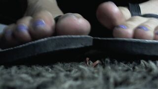 Free Dry Kinky Toes on Cheap Motel Rug