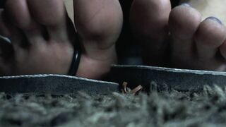 Free Dry Kinky Toes on Cheap Motel Rug