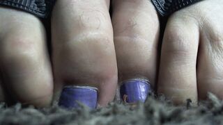 Free Dry Kinky Toes on Cheap Motel Rug