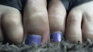 Free Dry Kinky Toes on Cheap Motel Rug