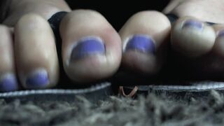 Free Dry Kinky Toes on Cheap Motel Rug