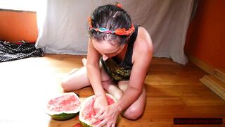 Solo Vagina-enjoying cougar Licks, Fists, Squirts on Watermelon; Eats Squirt; Messy!