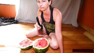 Solo Vagina-enjoying cougar Licks, Fists, Squirts on Watermelon; Eats Squirt; Messy!