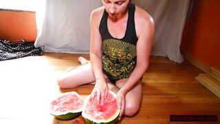 Solo Vagina-enjoying cougar Licks, Fists, Squirts on Watermelon; Eats Squirt; Messy!