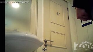 Pissing66