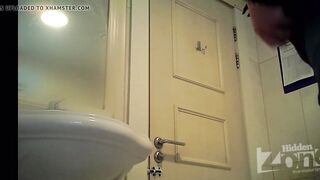 Pissing66
