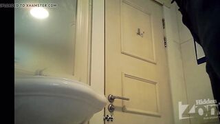 Pissing66
