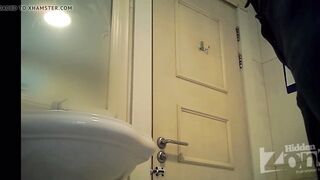 Pissing66
