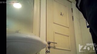 Pissing66