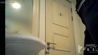 Pissing66