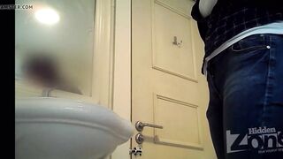 Pissing66