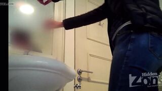 Pissing66