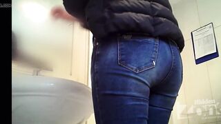 Pissing66