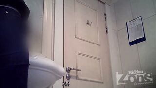 Pissing66