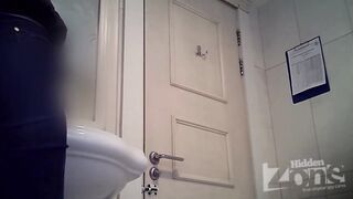 Pissing66