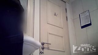 Pissing66