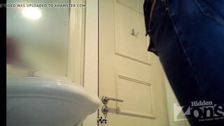Pissing66