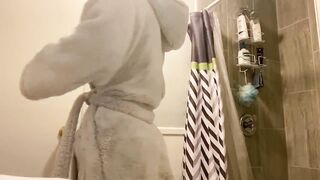 Hidden Shower 21 - Nice Body