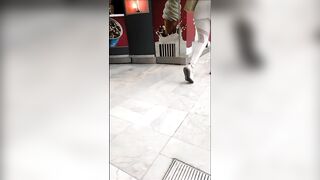 Culona fresa en leggins blancos jiggly ass