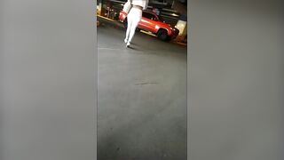 Culona fresa en leggins blancos jiggly ass
