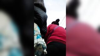 uspkirt venezolana con hijo