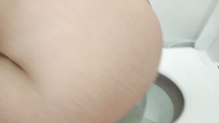 Sneak a Peek look how i Peeing