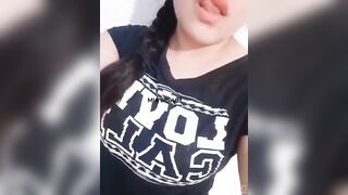 Mujer Con Enormes Pechos De Pezones Rosados