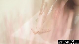 Incredible ballerina gets nude and masturbates during her warm up