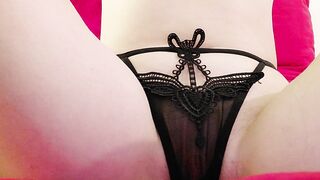 Carrah Rexxx Squirts while Masturbating