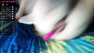SLUTS FUCKS HER BIG CLITORIS! OMG!