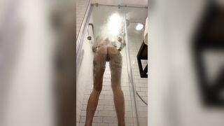 Девушка из Tiktok трахнула сексвайф, изменяет мужу со школьницей, массажист сквиртит и кончает
