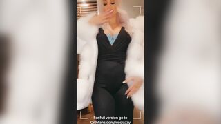 Outdoors Sex at a Restaurant - Nicci Azzy