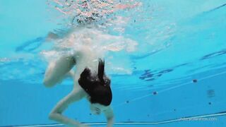 Red swimsuit babe Katy with hairy twat underwater